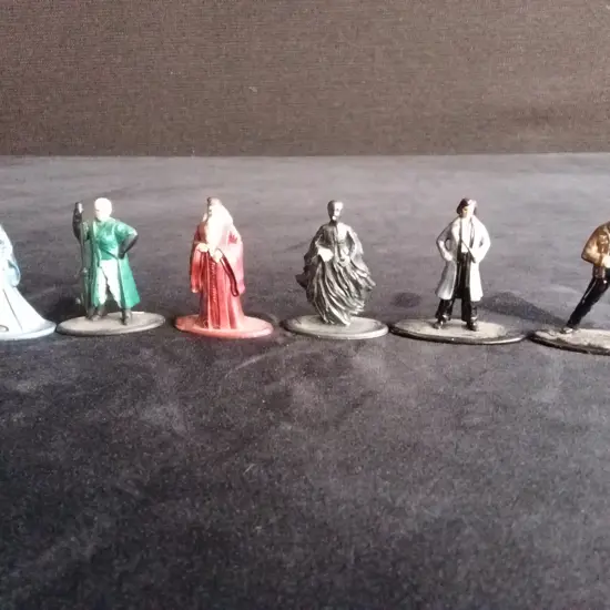 COLLECTION OF 5 SMALL MODELS, WIZARDS ETC