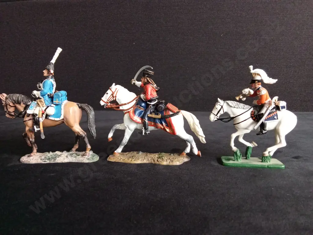 2 DELPRADO COLLECTION MODELS PLUS ONE SOLDIERS OF THE WORLD MODEL Image 1++