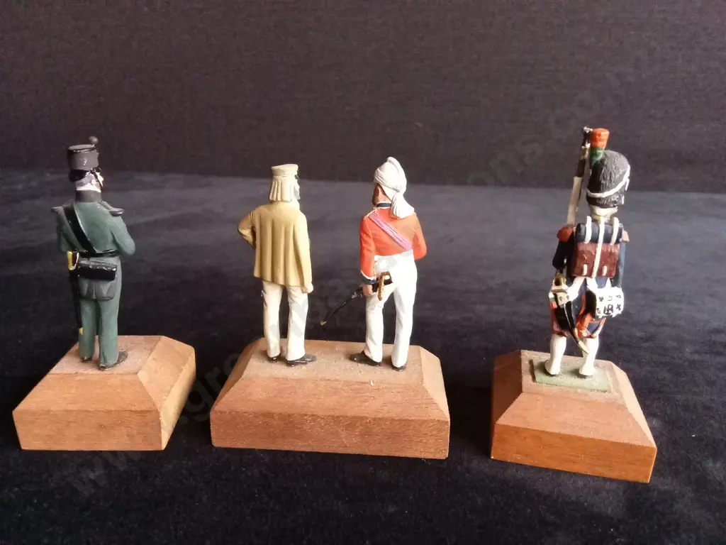 4 CAST SOLDIER MODELS MOUNTED ON 3 WOODEN BLOCKS Image 1++