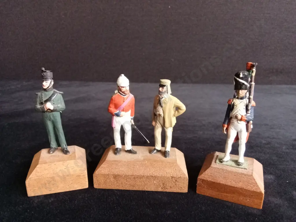 4 CAST SOLDIER MODELS MOUNTED ON 3 WOODEN BLOCKS Image 1++