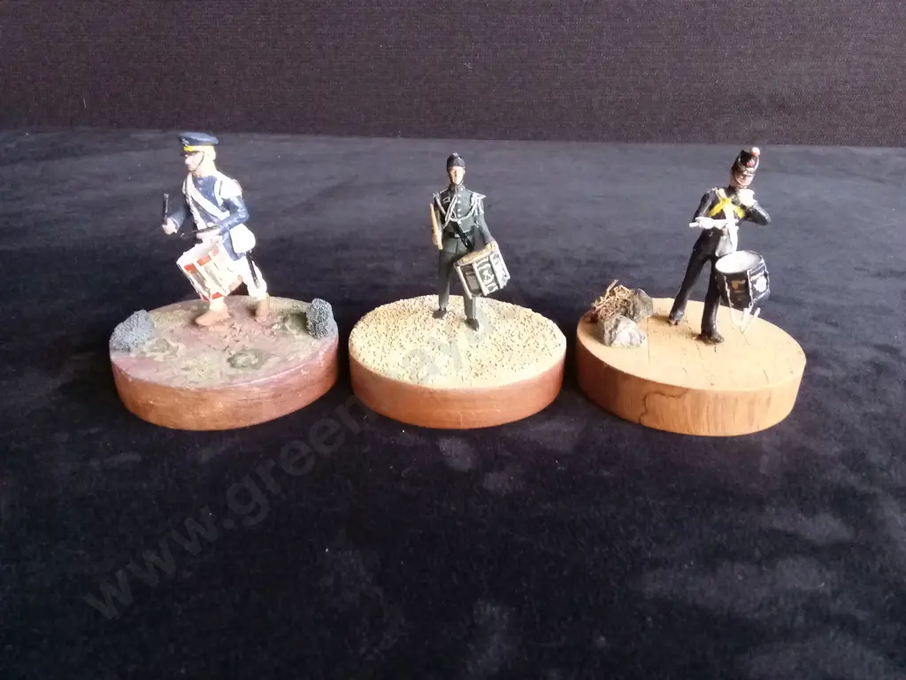 3 CAST SOLDIER MODELS MOUNTED ON ROUND WOODEN BLOCKS UNBRANDED Image 1++