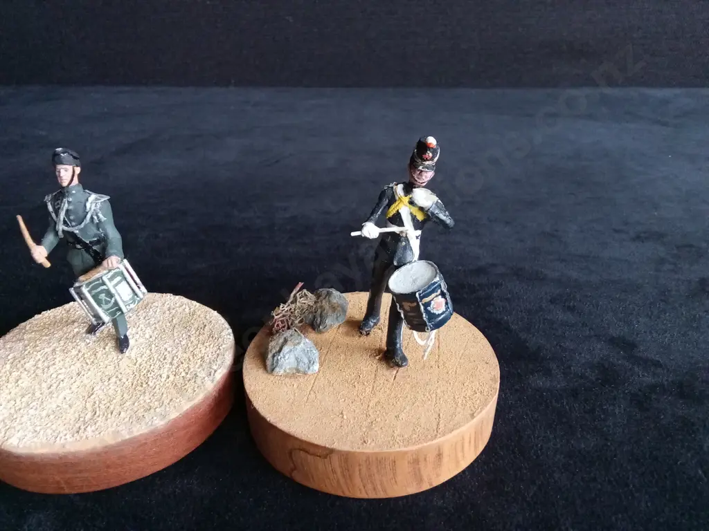 3 CAST SOLDIER MODELS MOUNTED ON ROUND WOODEN BLOCKS UNBRANDED Image 1++