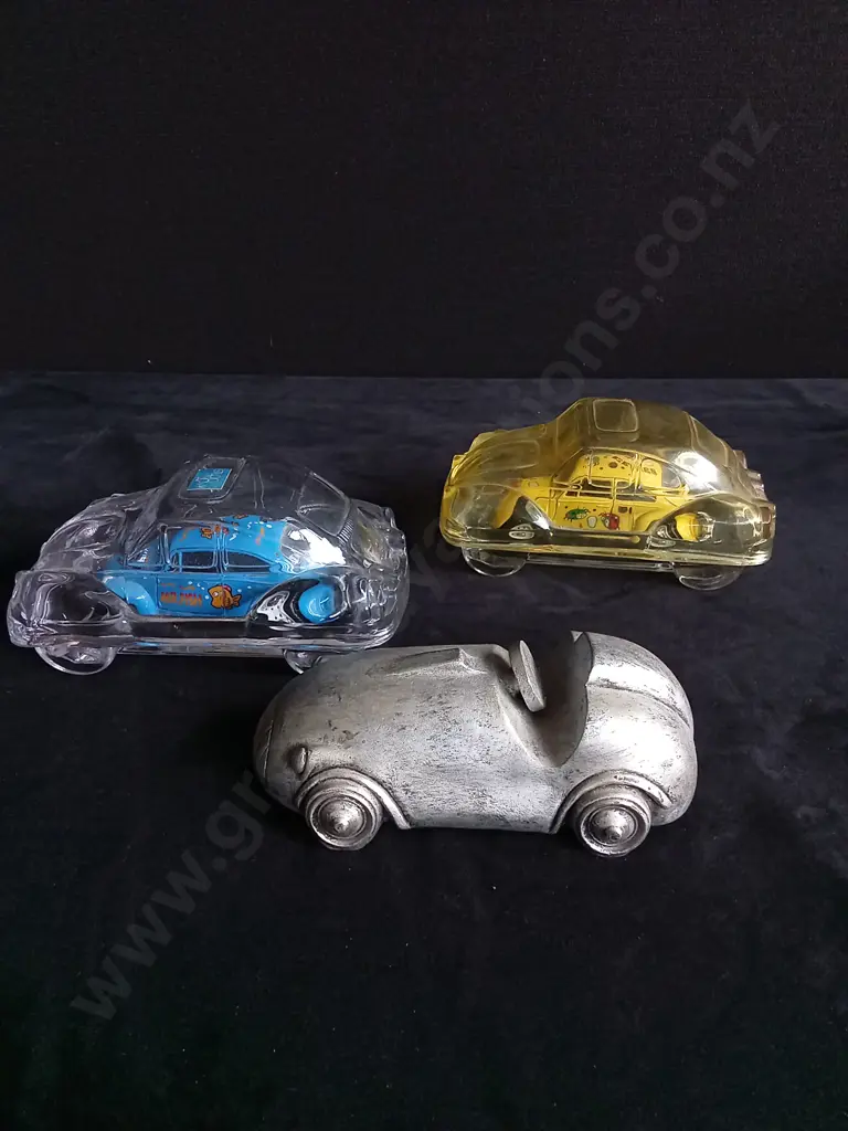 2 STUDIO NOVA (JAPAN) VOLKSWAGEN BEETLE MODELS IN GLASS CASES PLUS 3RD MODEL Image 1++