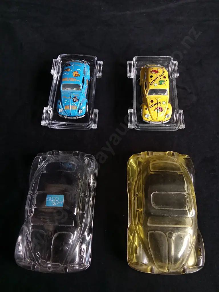 2 STUDIO NOVA (JAPAN) VOLKSWAGEN BEETLE MODELS IN GLASS CASES PLUS 3RD MODEL Image 1++