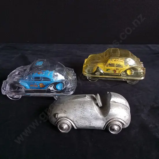 2 STUDIO NOVA (JAPAN) VOLKSWAGEN BEETLE MODELS IN GLASS CASES PLUS 3RD MODEL