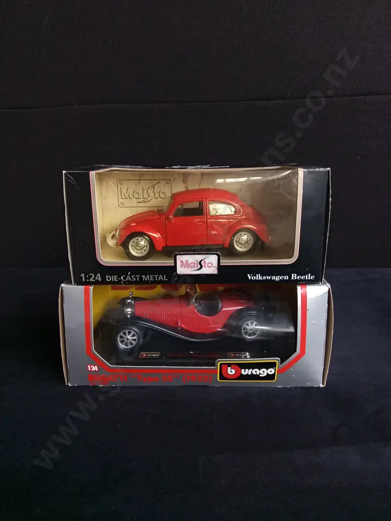 2 1:24 SCALE MODESLS, MAISTO VOLKSWAGEN BEETLE AND BURAGO BUGATTI, BOXED Image 1++