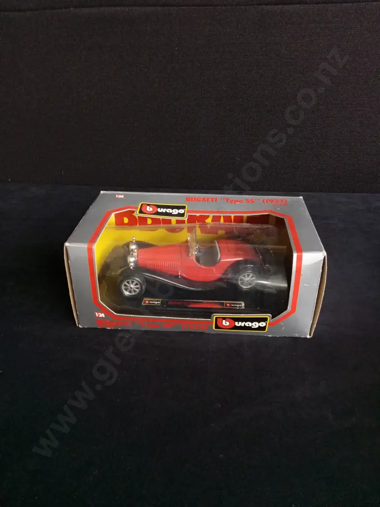 2 1:24 SCALE MODESLS, MAISTO VOLKSWAGEN BEETLE AND BURAGO BUGATTI, BOXED Image 1++