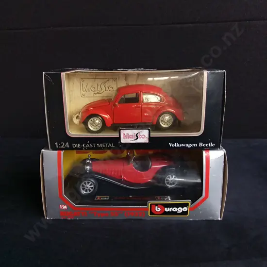 2 1:24 SCALE MODESLS, MAISTO VOLKSWAGEN BEETLE AND BURAGO BUGATTI, BOXED