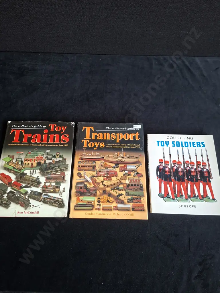 3 BOOKS TOY SOLDIERS TRANSPORT TOYS AND TOY TRAINS Image 1++