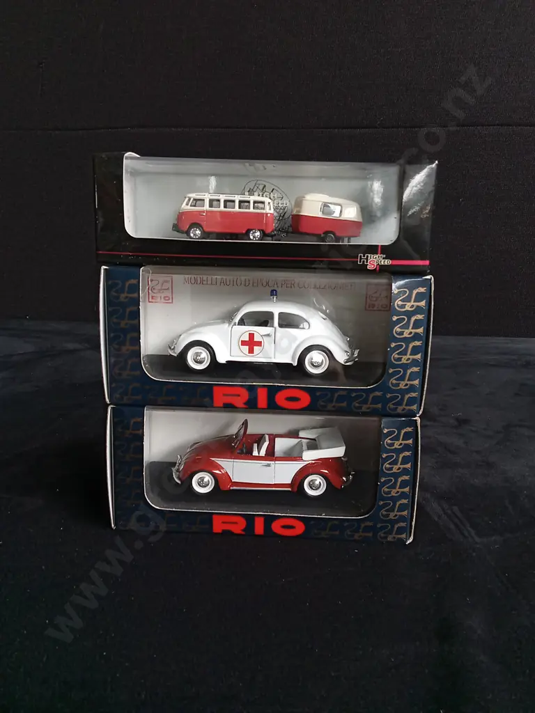 2 1:43 SCALE RIO VOLKSWAGEN BEETLE MODELS & 1 X1:87 SCALE HIGH SPEED VOLKSWAGEN KOMBI WITH TRAILER  MODEL BOXED Image 1++