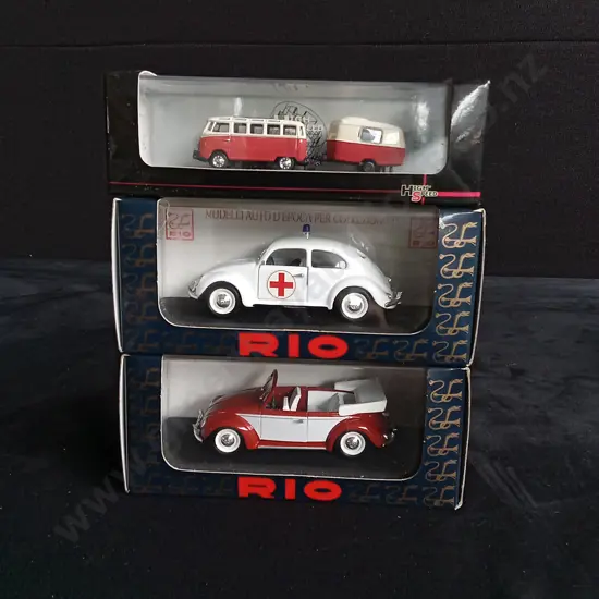 2 1:43 SCALE RIO VOLKSWAGEN BEETLE MODELS & 1 X1:87 SCALE HIGH SPEED VOLKSWAGEN KOMBI WITH TRAILER  MODEL BOXED