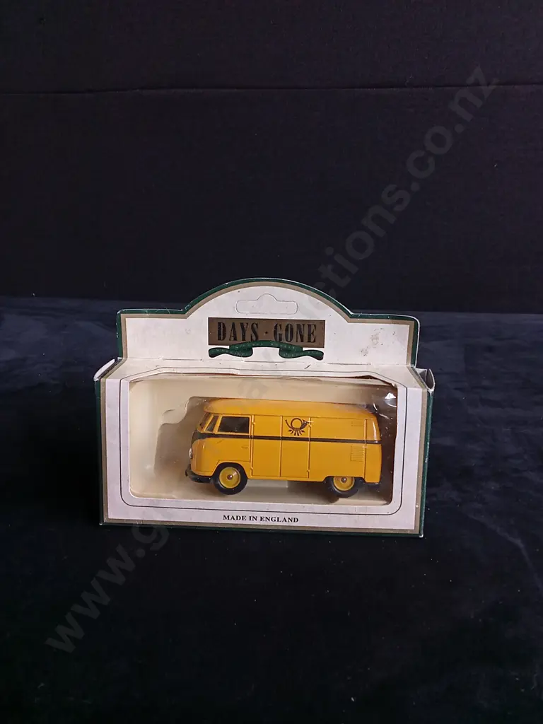 2 1:50 SCALE DAYS GONE VOLKSWAGEN KOMBI VANS AND 1 X 1:43 SCALE MODELS OF YESTERYEAR MATCHBOX Y18 MODEL, BOXED Image 1++