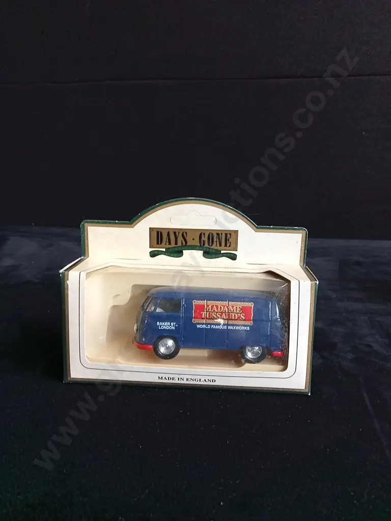 2 1:50 SCALE DAYS GONE VOLKSWAGEN KOMBI VANS AND 1 X 1:43 SCALE MODELS OF YESTERYEAR MATCHBOX Y18 MODEL, BOXED Image 1++