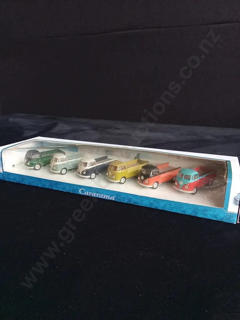 2 1:72 SCALE CARARAMA BOX SETS OF VOLKSWAGEN KOMBI AND BEETLES, BOXED Image 1++
