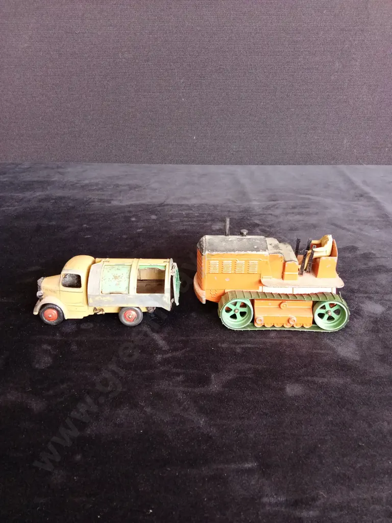 DINKY SUPERTOYS HEAVY TRACTOR PLUS DINKY TOYS BEDFORD (2 TYRES MISSING) Image 1++