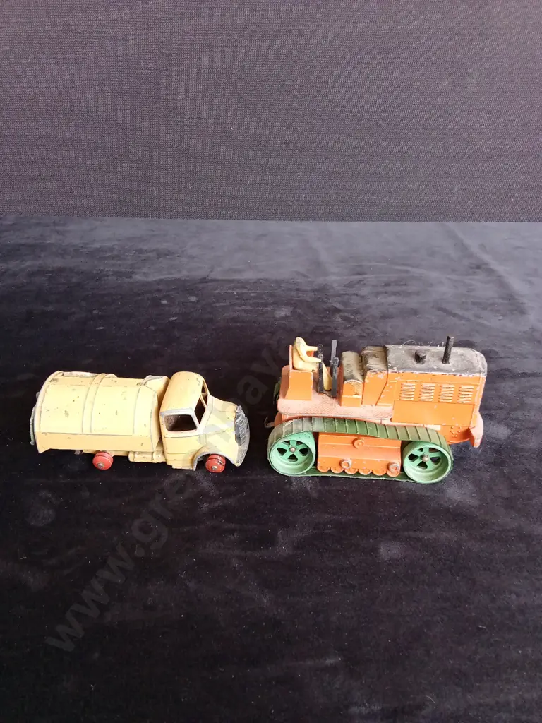 DINKY SUPERTOYS HEAVY TRACTOR PLUS DINKY TOYS BEDFORD (2 TYRES MISSING) Image 1++