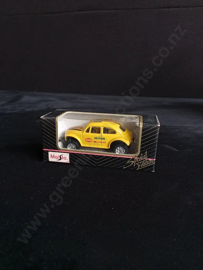 4 1:64 TO 1:24 SCALE MAISTO VOLKSWAGEN MODELS, BOXED Image 1++