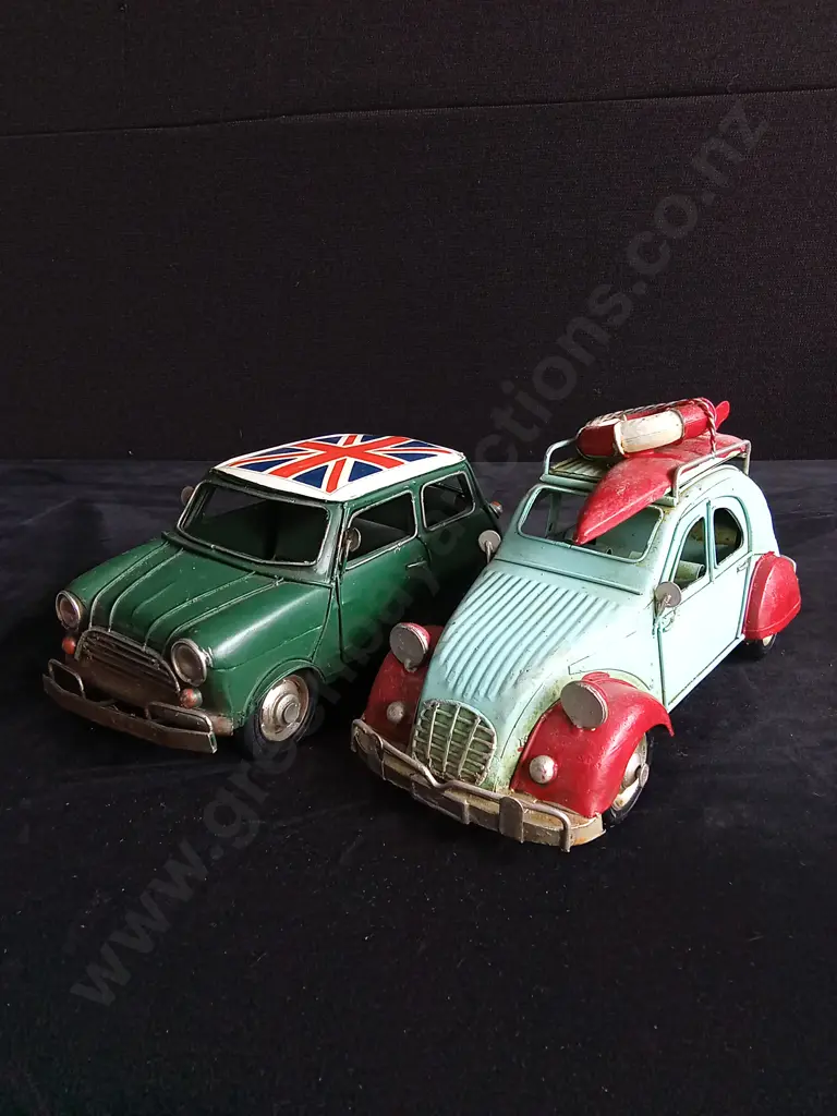 2 VINTAGE METAL CAR MODELS APPROX 1:12 Image 1++