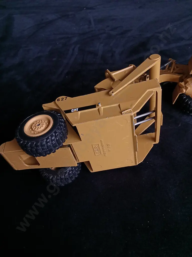 1:50 SCALE VINTAGE NZG DIECAST CATERPILLAR 627 SCRAPER MODEL MADE IN WEST GERMANY Image 1++