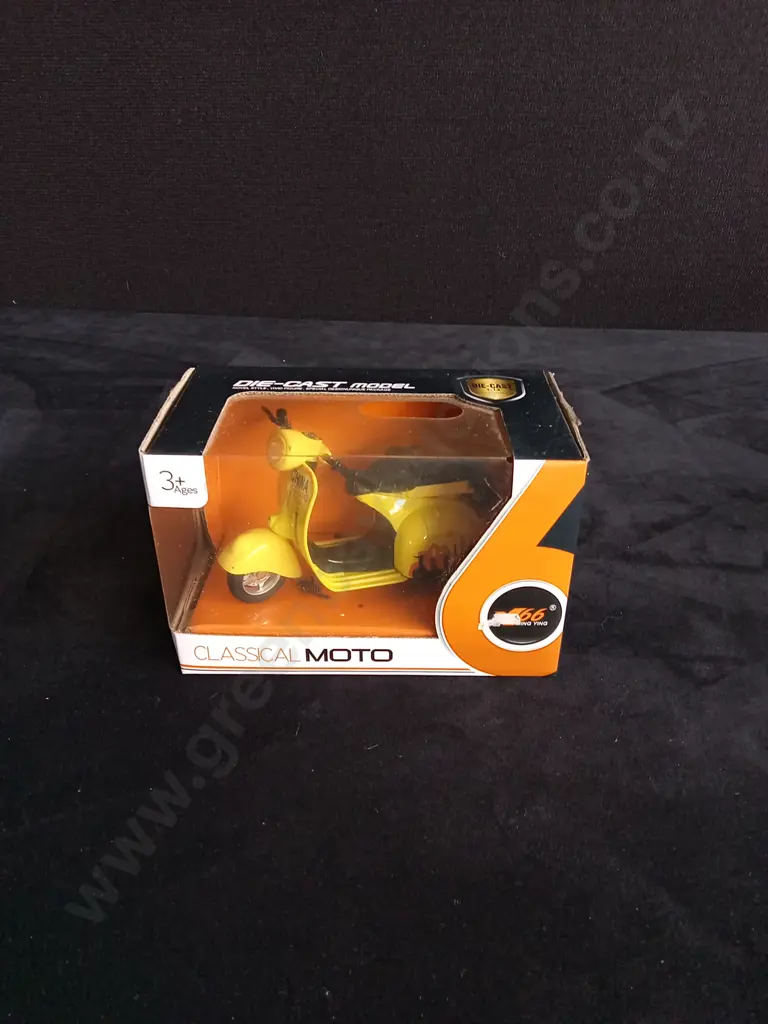 3 1:14 SCALE MING YING MY66 DIECAST SCOOTER MODELS, BOXED Image 1++