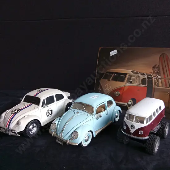 3 VINTAGE VOLKSWAGEN BEETLE MODELS AND TIN VOLKSWAGEN PRINT