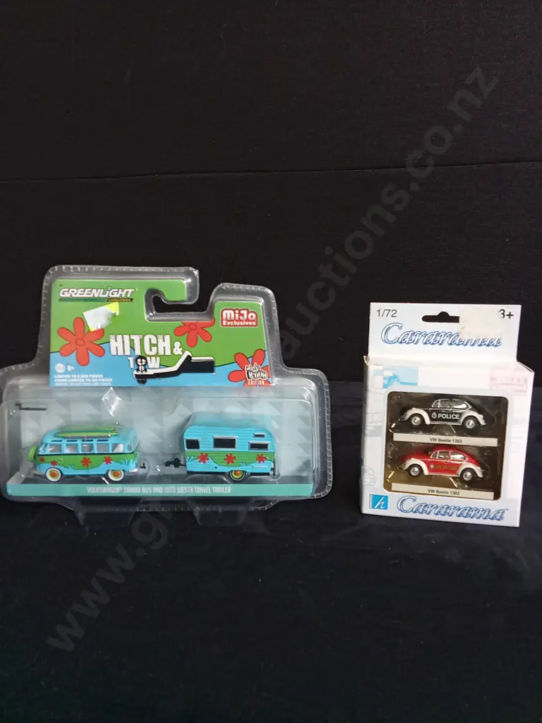 1:72 SCALE CARARAMA VOLKSWAGEN BEETLE POLICE & FIRE SET AND 1:64 SCALE GREENLIGHT COLLECTIBLES VW KOMBI MODEL, BOXED Image 1++