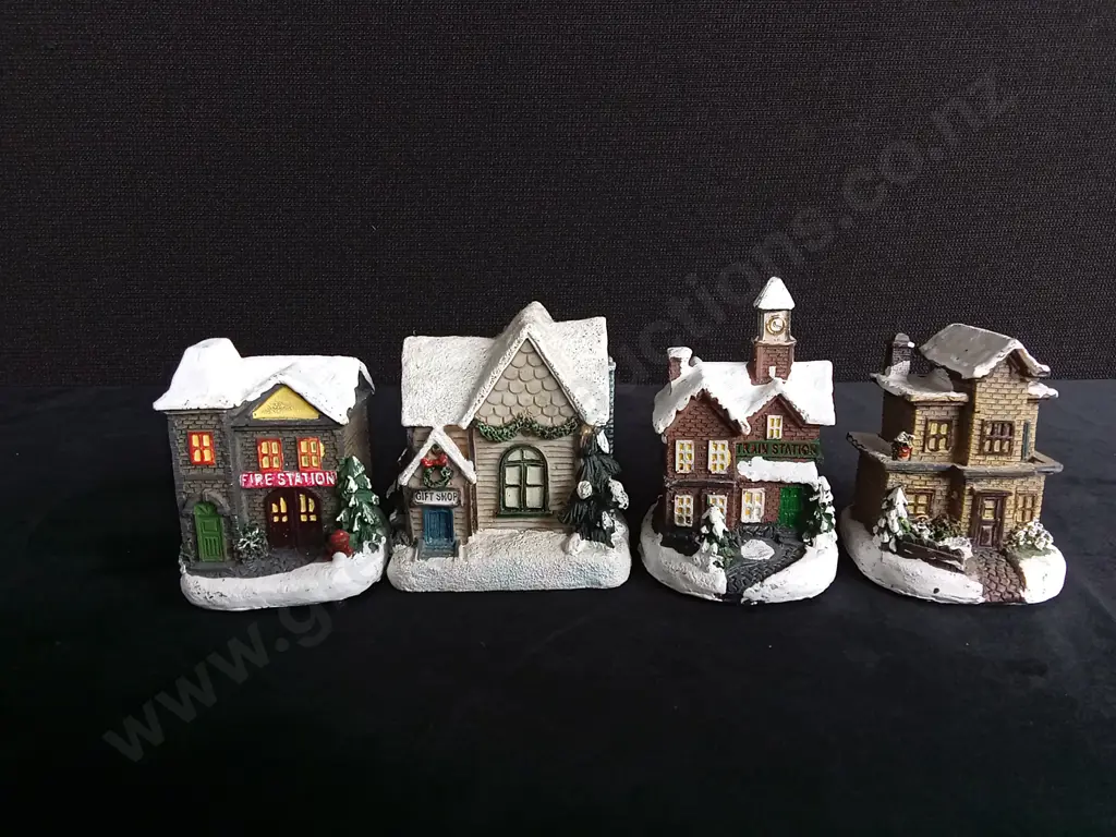 8 VINTAGE MINIATURE SNOW COVERED HOUSES Image 1++