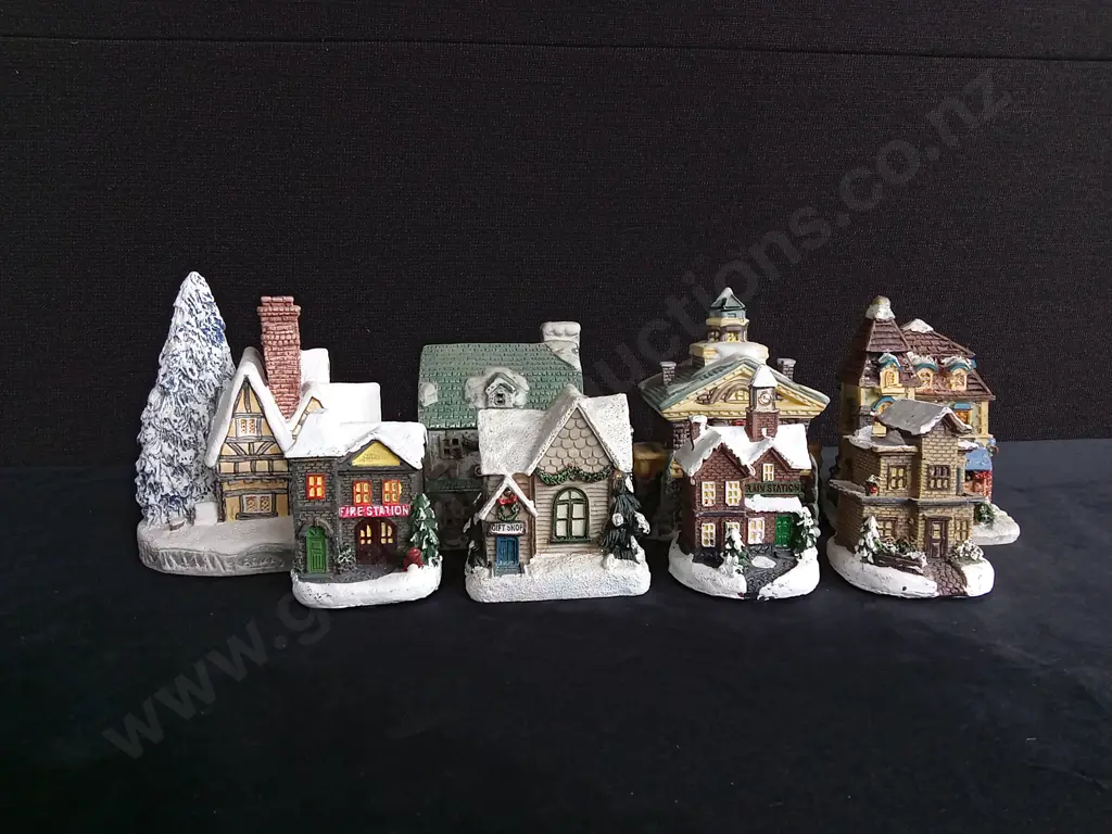 8 VINTAGE MINIATURE SNOW COVERED HOUSES Image 1++