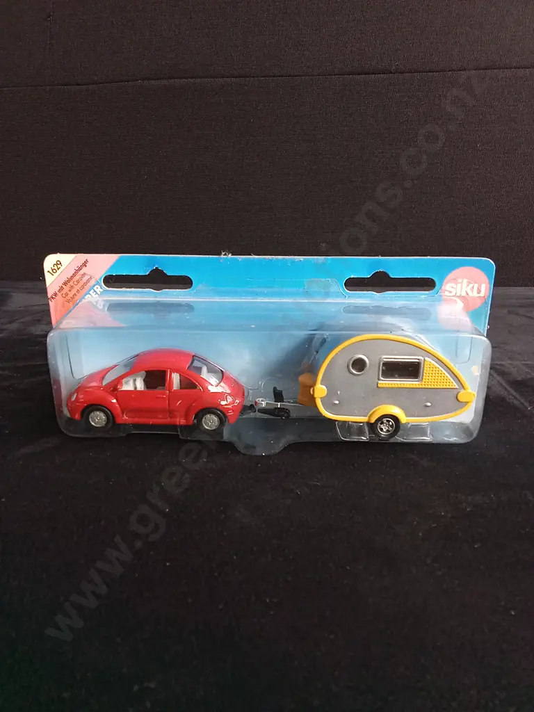 3 1:64 SCALE SIKU VOLKSWAGEN BEETLE AND BEETLE + CARAVAN MODELS, BOXED Image 1++