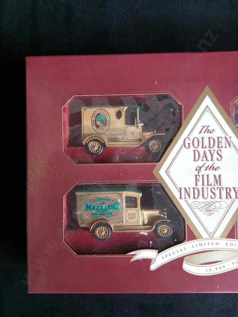 24 KARAT GOLD PLATED GOLDEN DAYS OF THE FILM INDUSTRY LLEDO MODEL SET, BOXED Image 1++