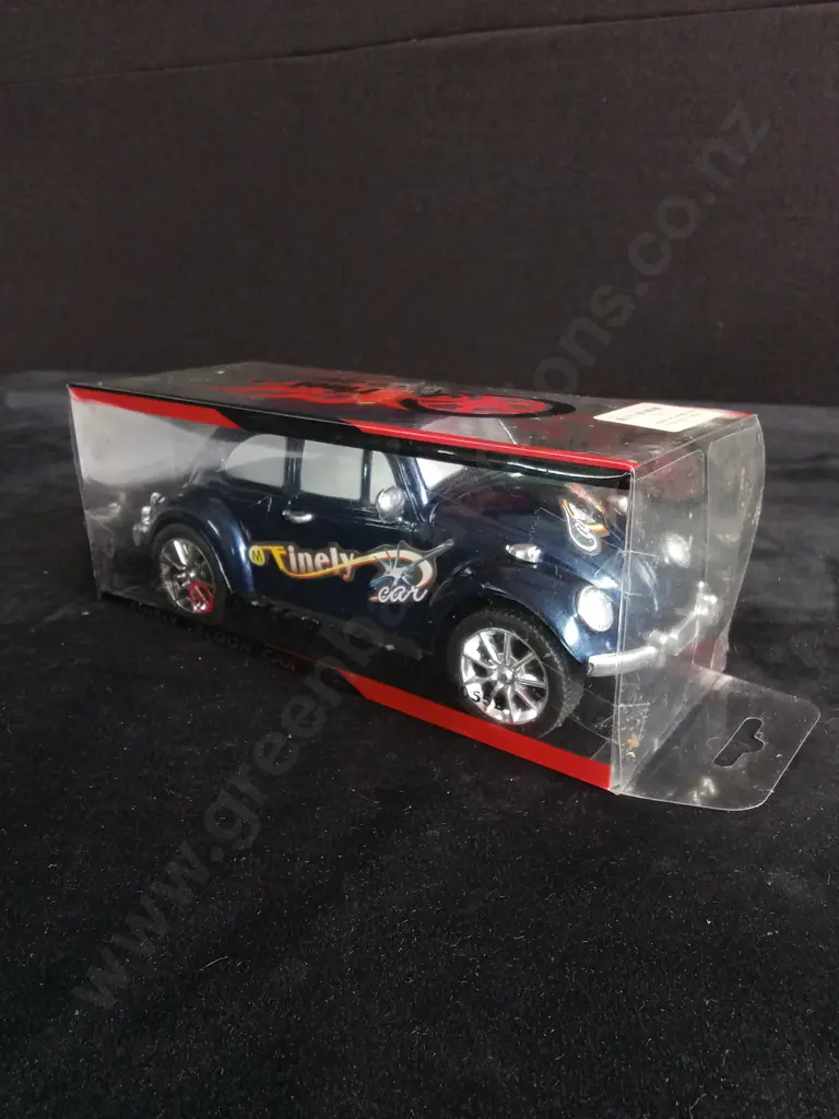 4 TOY CARS, PACKAGED Image 1++