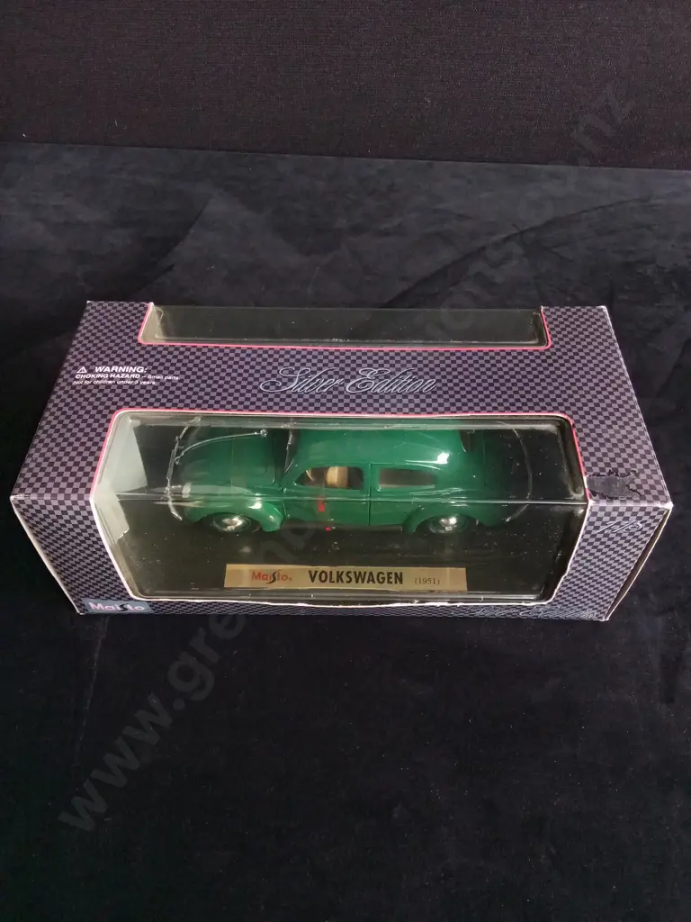 2 1:18 SCALE VOLKSWAGEN MODELS, MAISTO AND ROAD LEGENDS, BOXED Image 1++