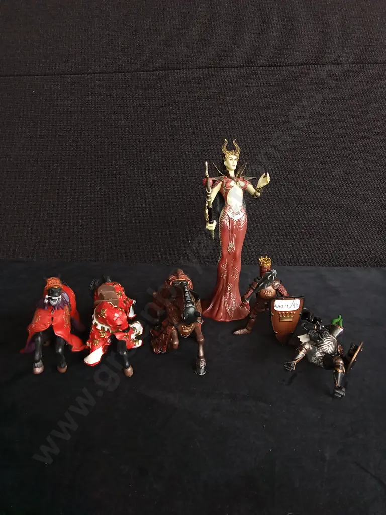 17 MYTHICAL FIGURINES TALLEST 23 CM Image 1++