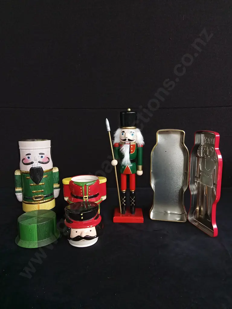 4 NUTCRACKER ITEMS Image 1++