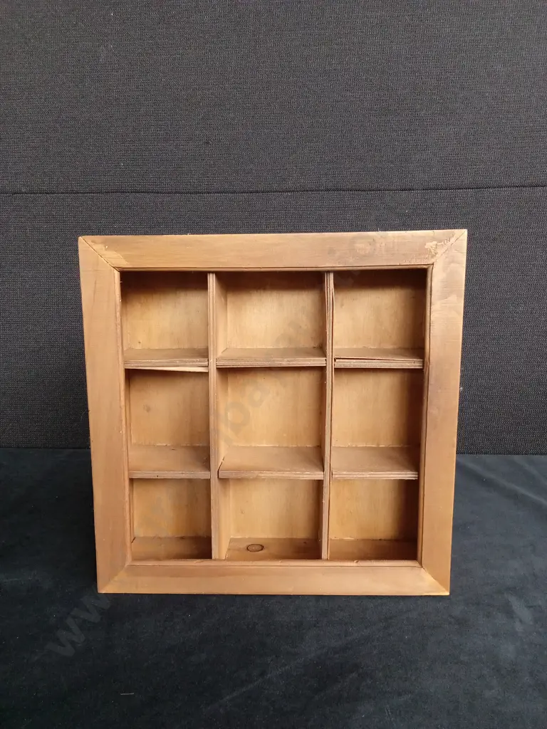 WOODEN DISPLAY BOX Image 1++