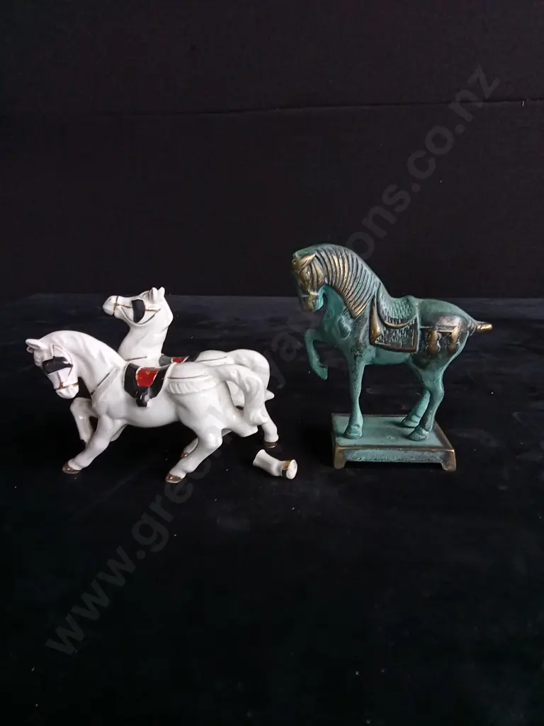 5 HORSE ORNAMENTS Image 1++