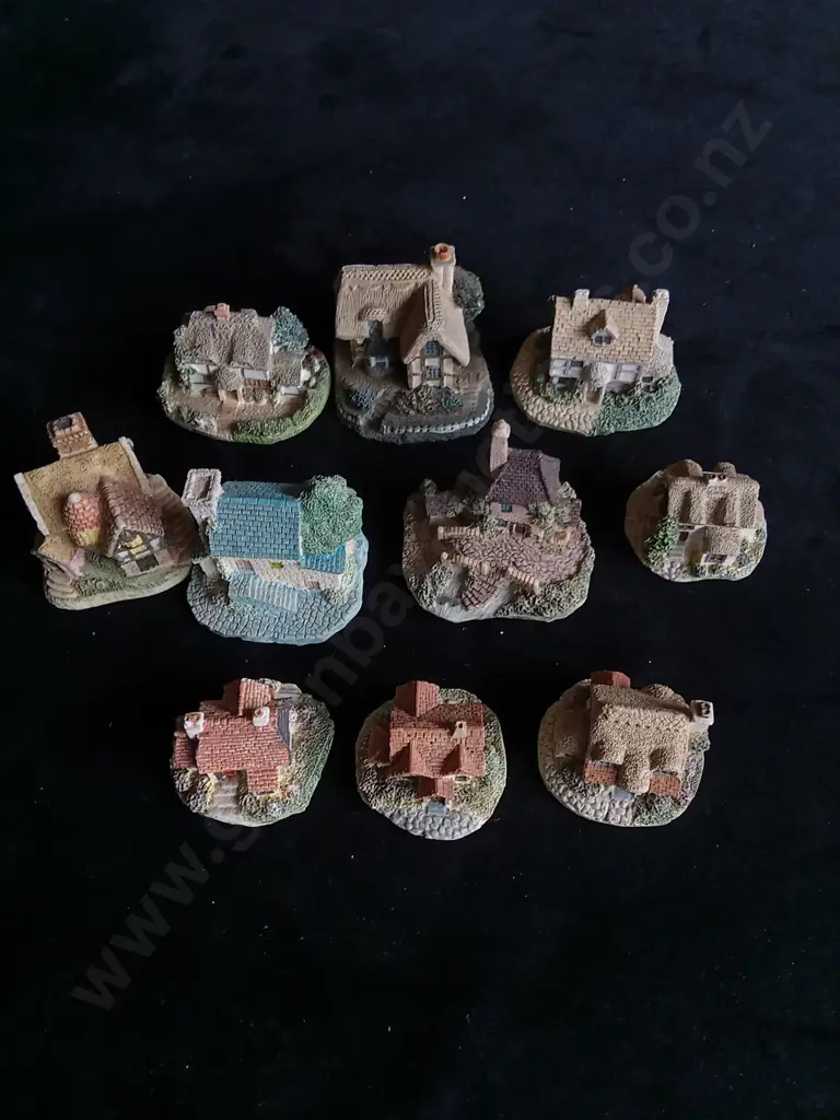 10 MINIATURE HOUSE ORNAMENTS Image 1++