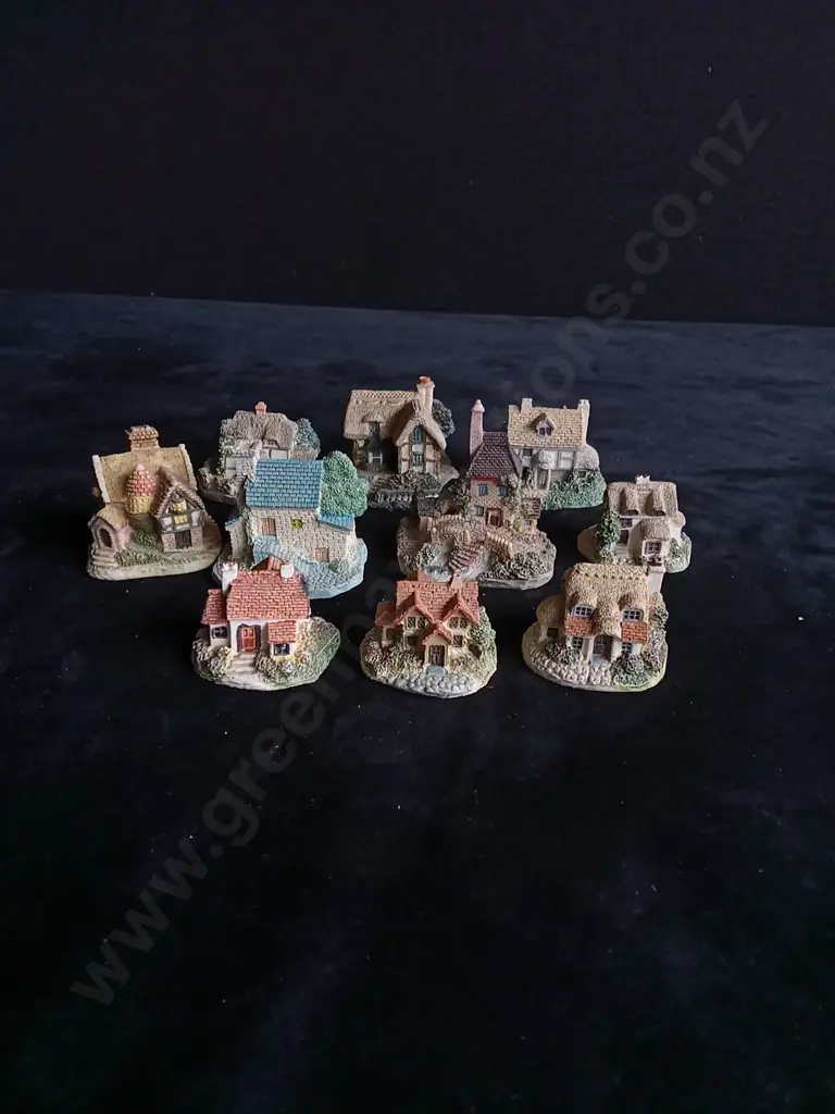10 MINIATURE HOUSE ORNAMENTS Image 1++