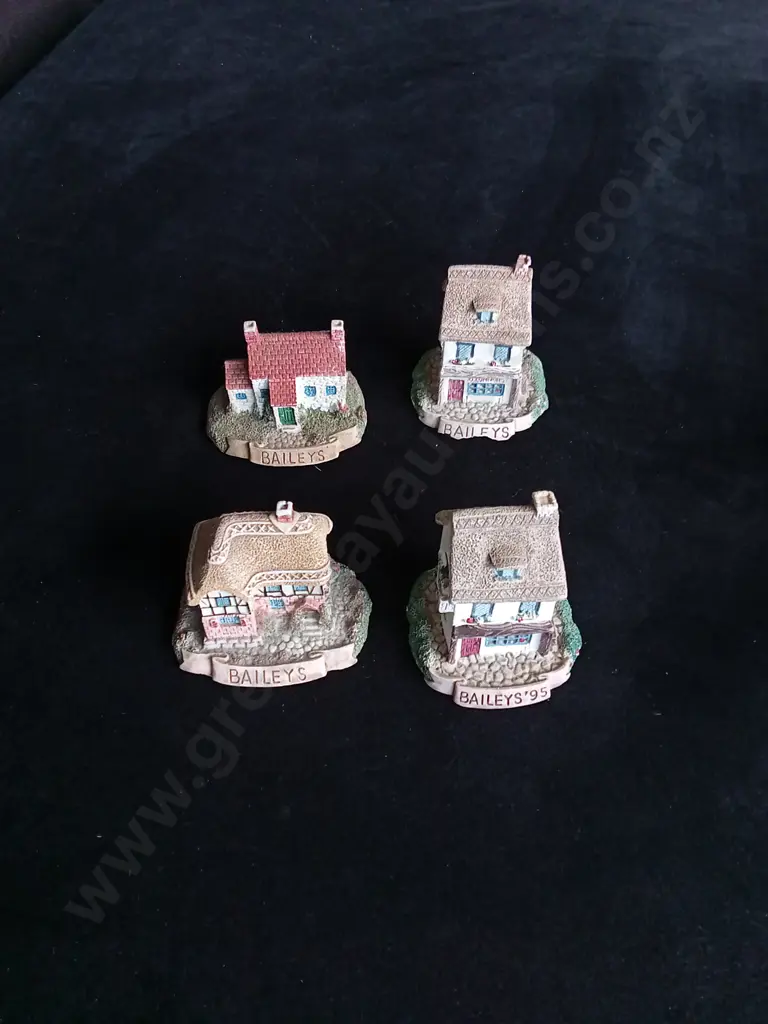 8 VINTAGE BAILEYS HOUSES Image 1++