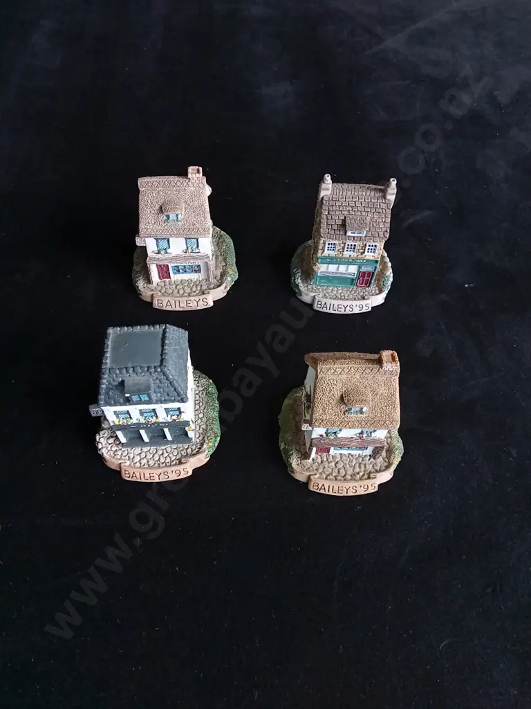 8 VINTAGE BAILEYS HOUSES Image 1++