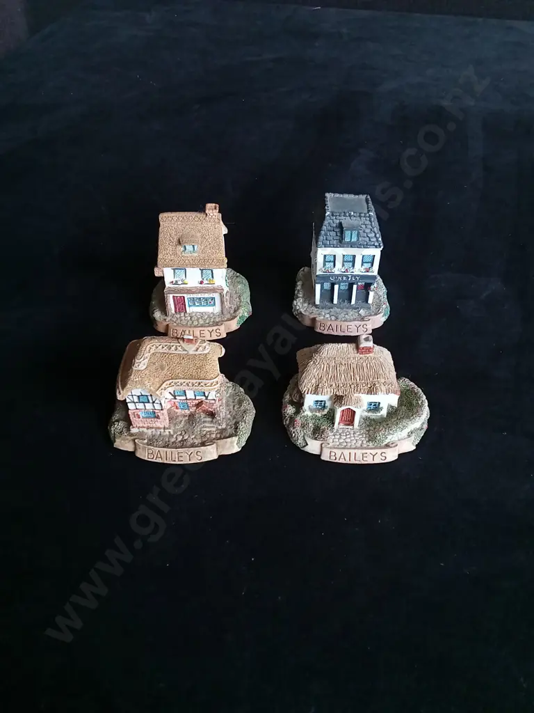 8 VINTAGE BAILEYS HOUSES Image 1++
