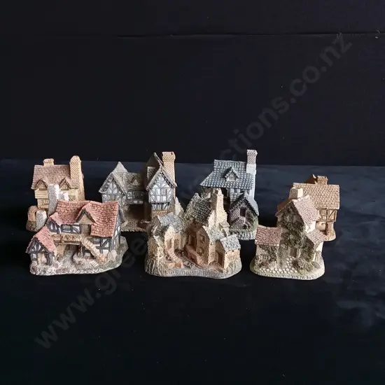 7 X DAVID WINTER COLECTABLE COTTAGES / HOUSES