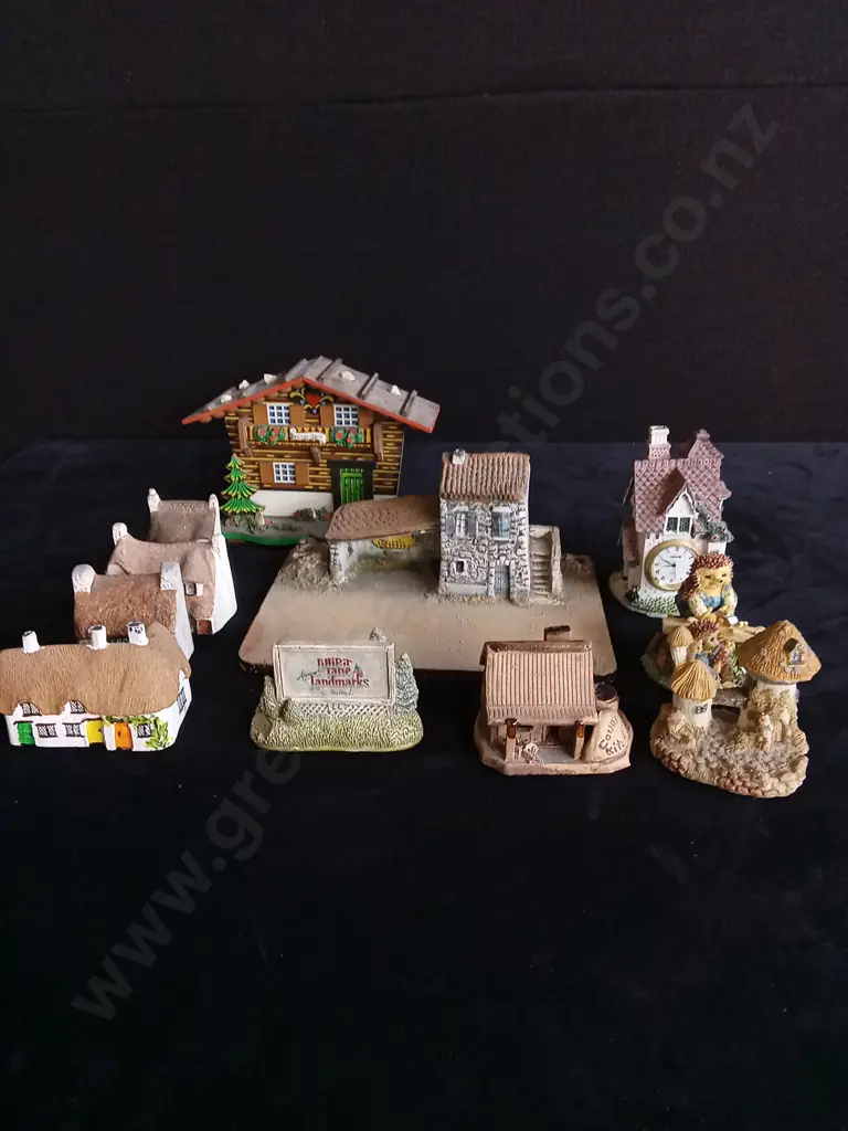 11 PIECE MINIATUERE HOUSE ORNAMENTS Image 1++