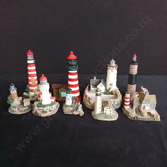 9 LIGHTHOUSES WITH HOUSES