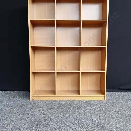 WOODEN BOOKSHELF H1.72M L1.25M D29CM