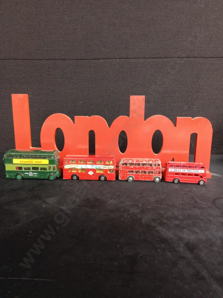 LONDON SIGN WITH 4 BUSES Image 1++