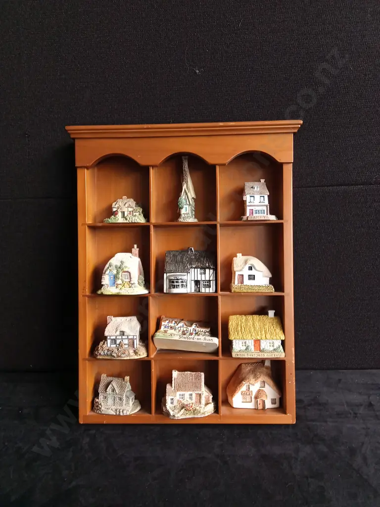 LILLIPUT LANE AND OTHER HOUSES IN WOODEN DISPLAY SHELF Image 1++