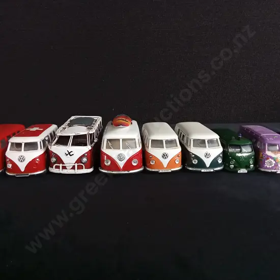 9 1:32 SCALE AND 1:40 SCALE VOLKSWAGEN COMBI MODELS