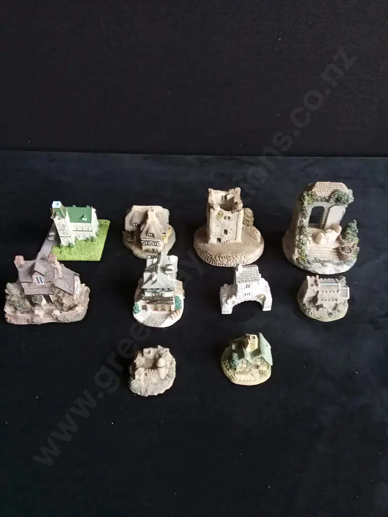 10 VINTAGE MINIATURE HOUSES Image 1++