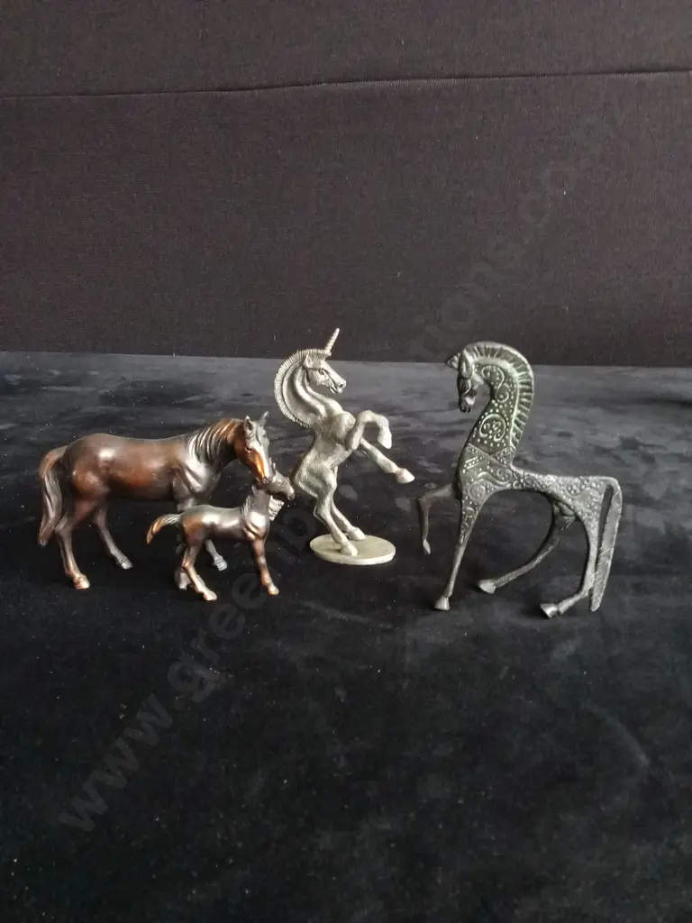 8 METAL HORSE ORNAMENTS Image 1++